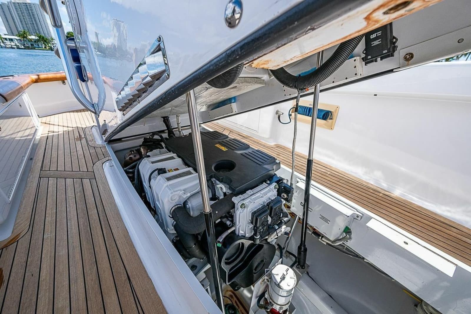 2010 Winter Custom Yachts Center Console