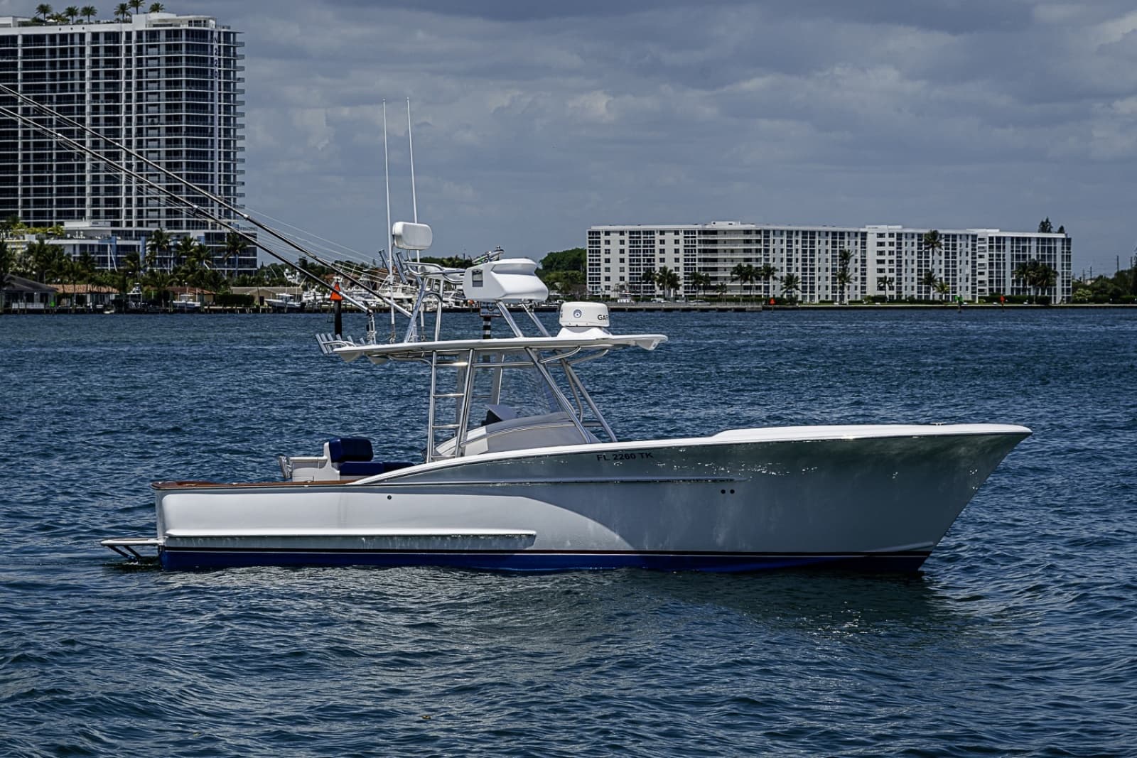 2010 Winter Custom Yachts Center Console