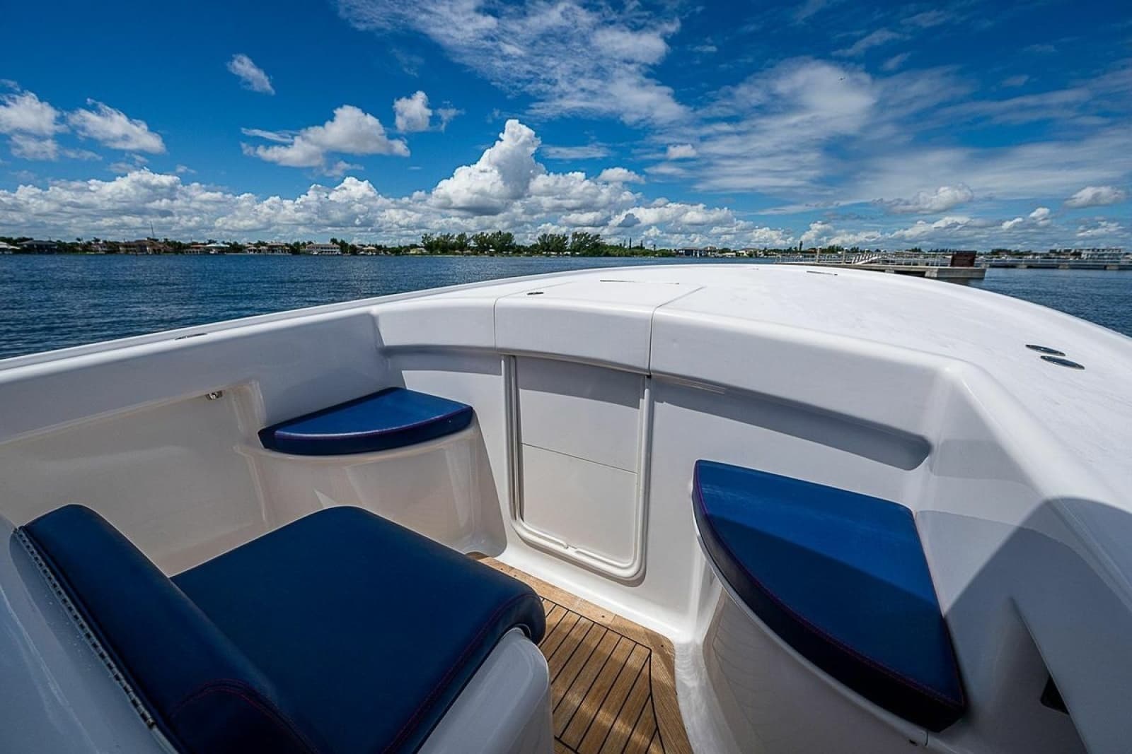 2010 Winter Custom Yachts Center Console