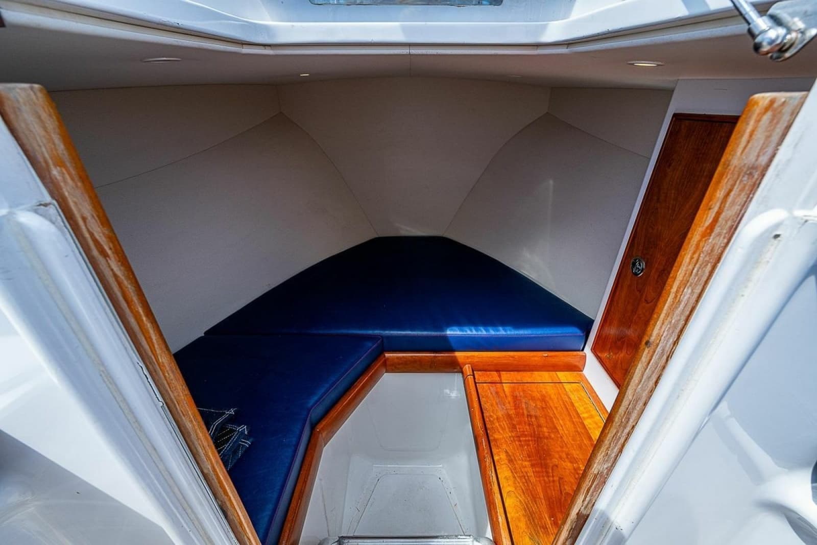2010 Winter Custom Yachts Center Console