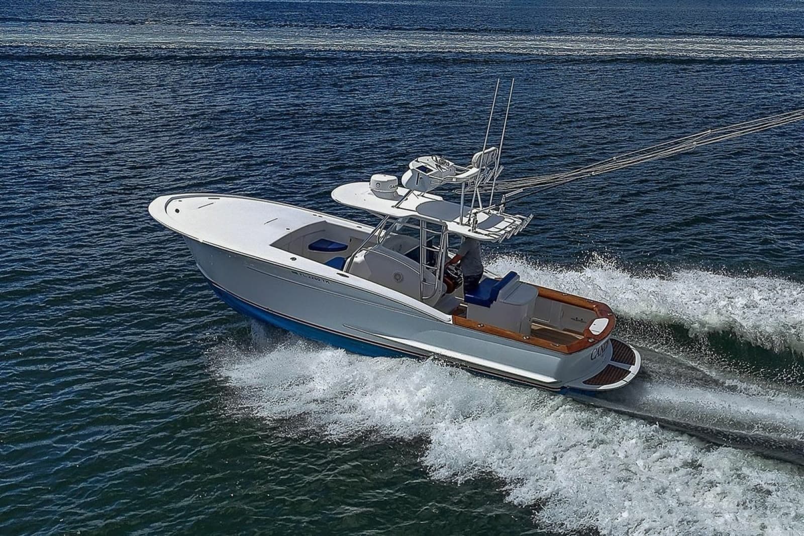 2010 Winter Custom Yachts Center Console