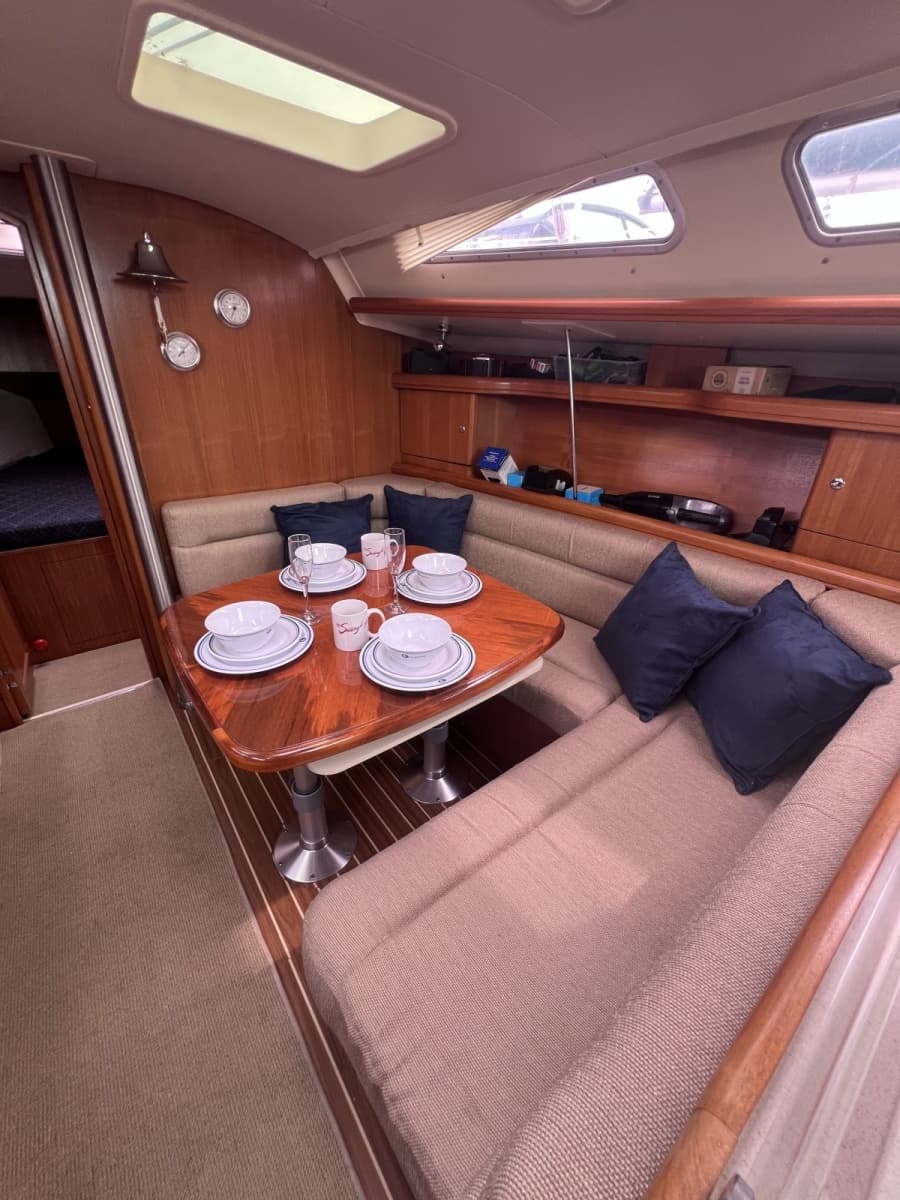 2006 Hunter 38