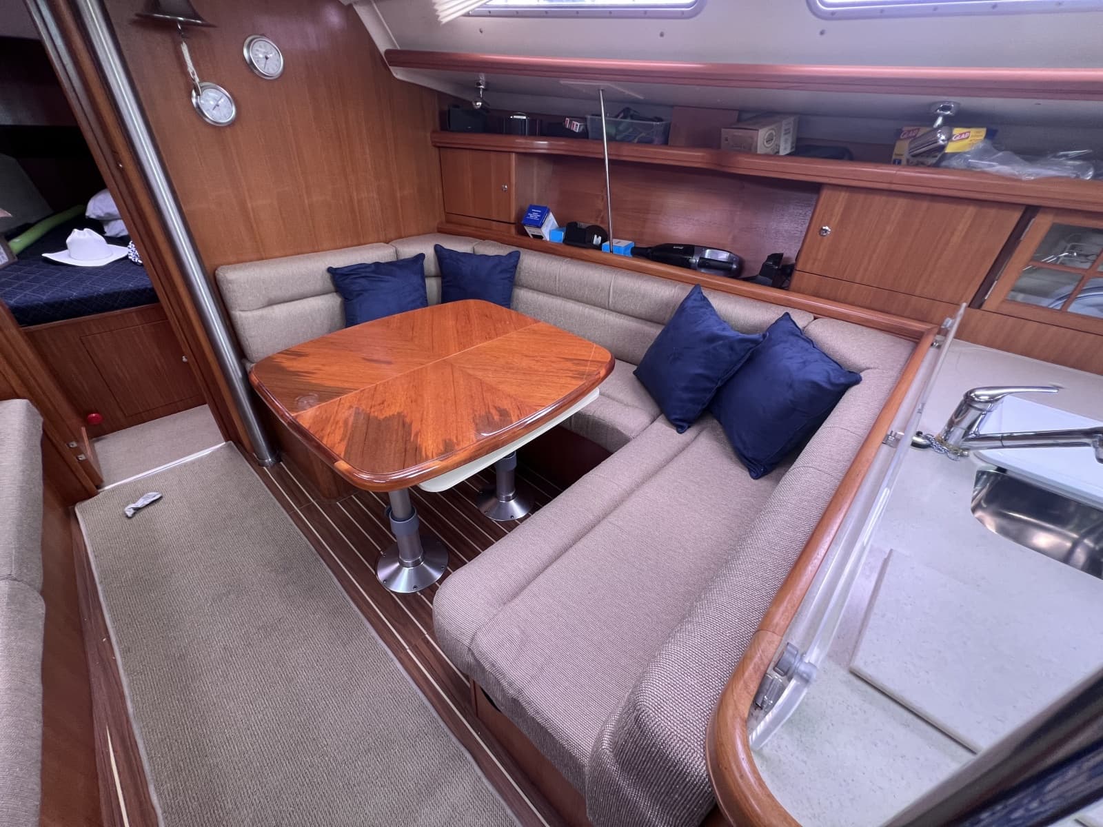 2006 Hunter 38