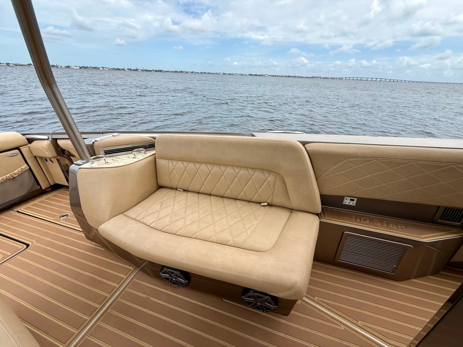 2020 Nor-Tech 550 SPORT CENTER CONSOLE