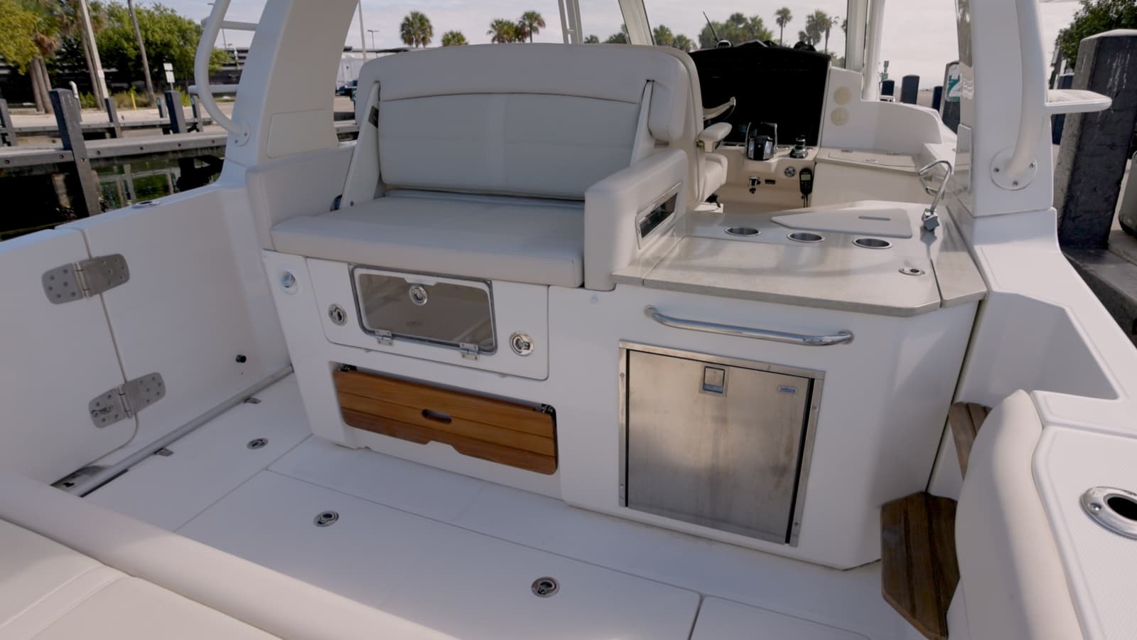 2019 Boston Whaler 350 Realm