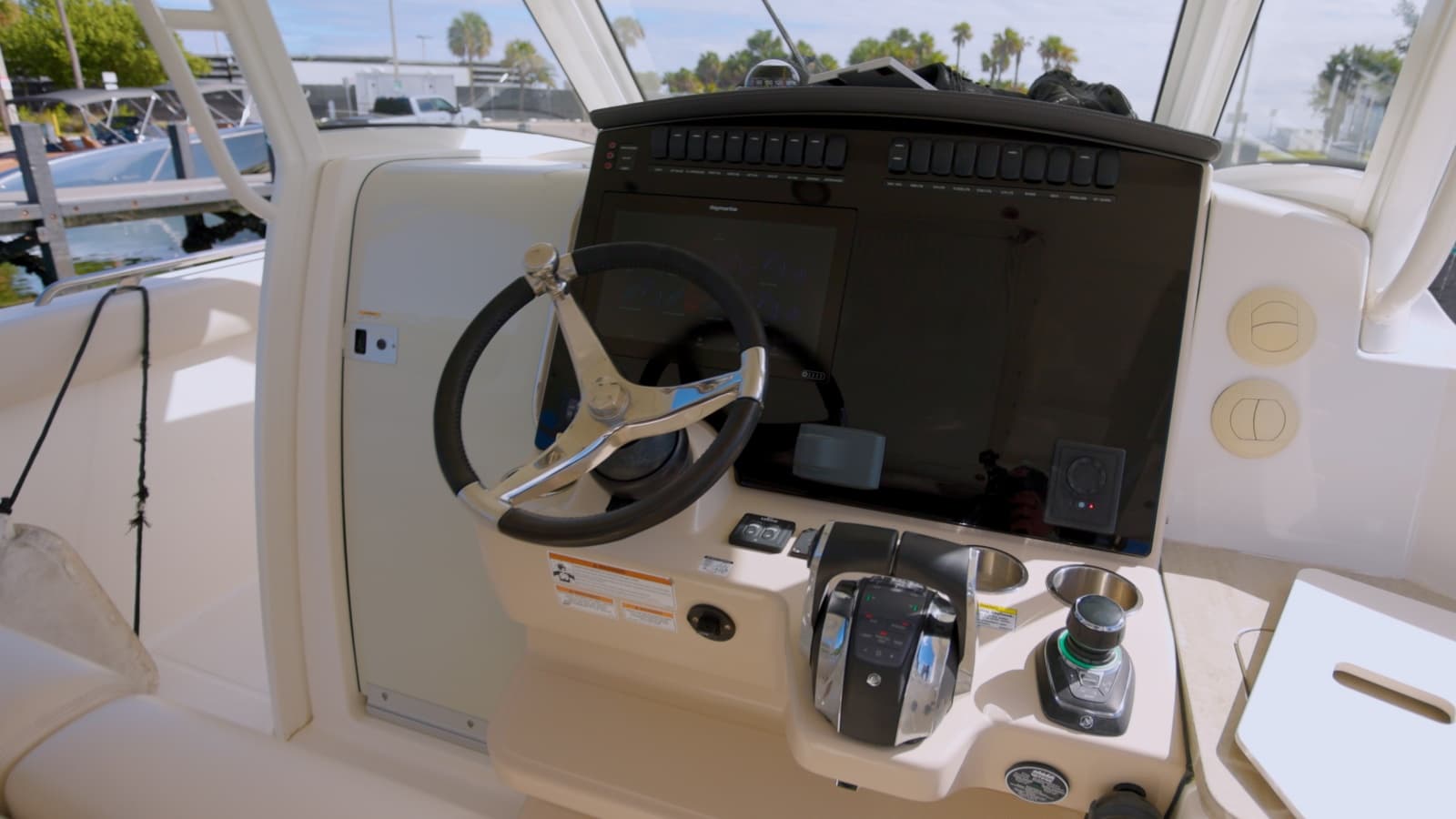 2019 Boston Whaler 350 Realm