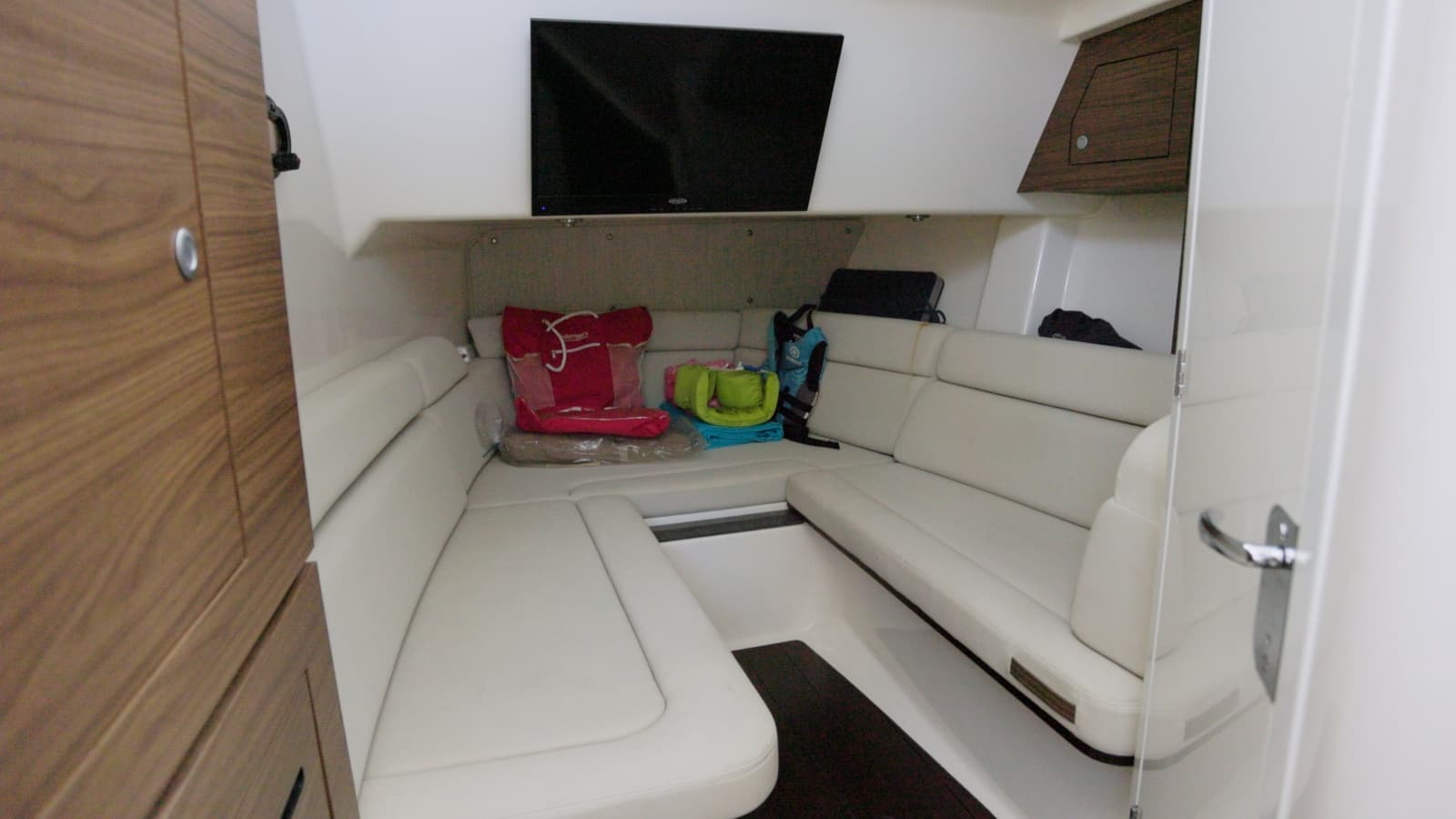 2019 Boston Whaler 350 Realm