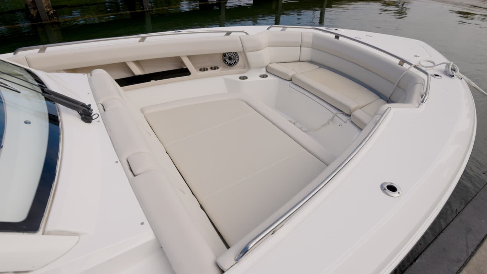 2019 Boston Whaler 350 Realm