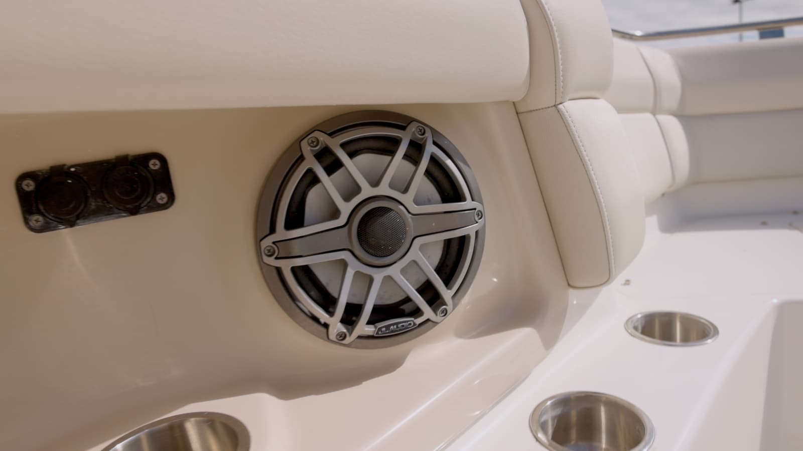 2019 Boston Whaler 350 Realm