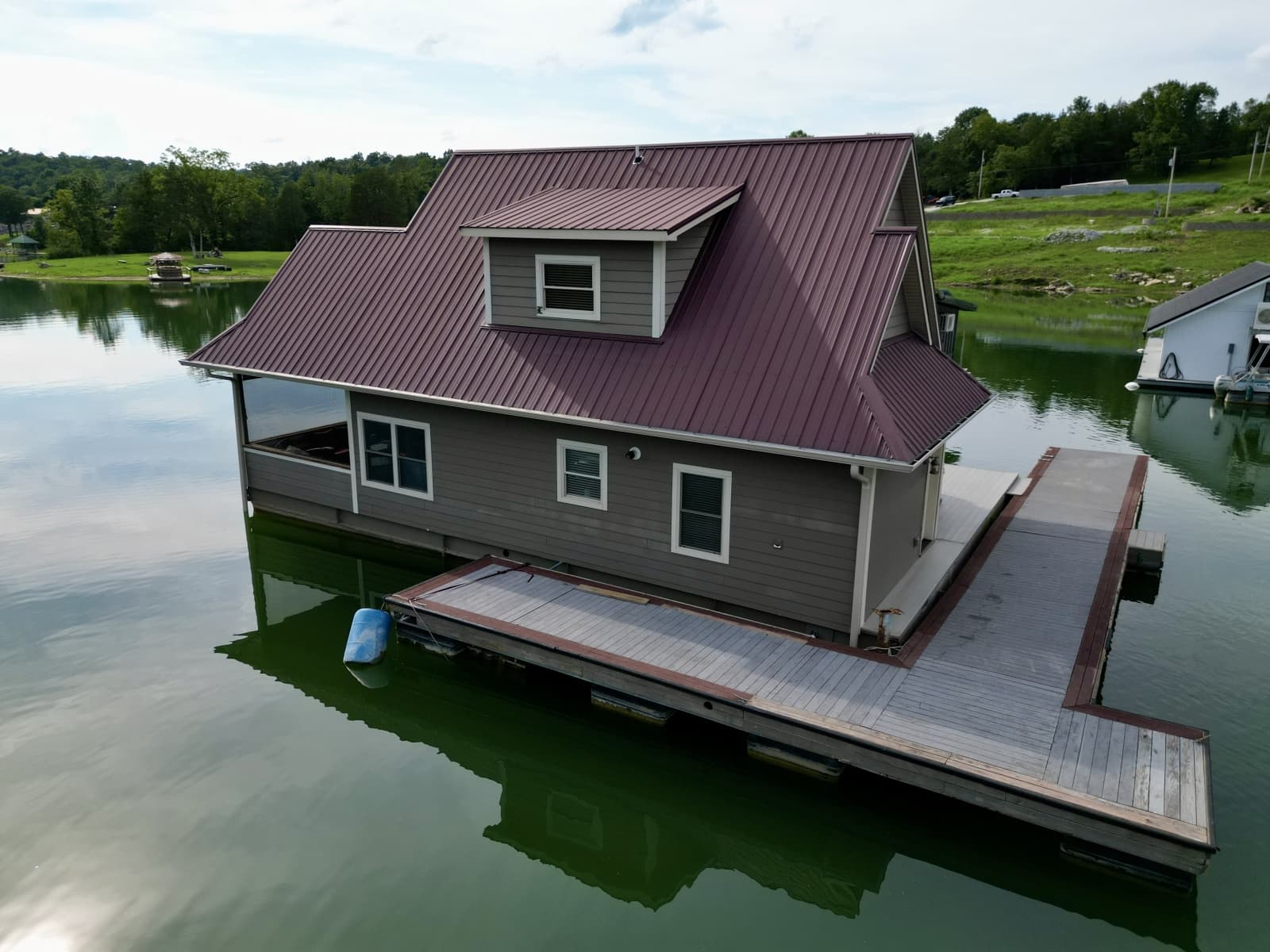 2010 Custom Floating Cabin - Approx 1340sqft