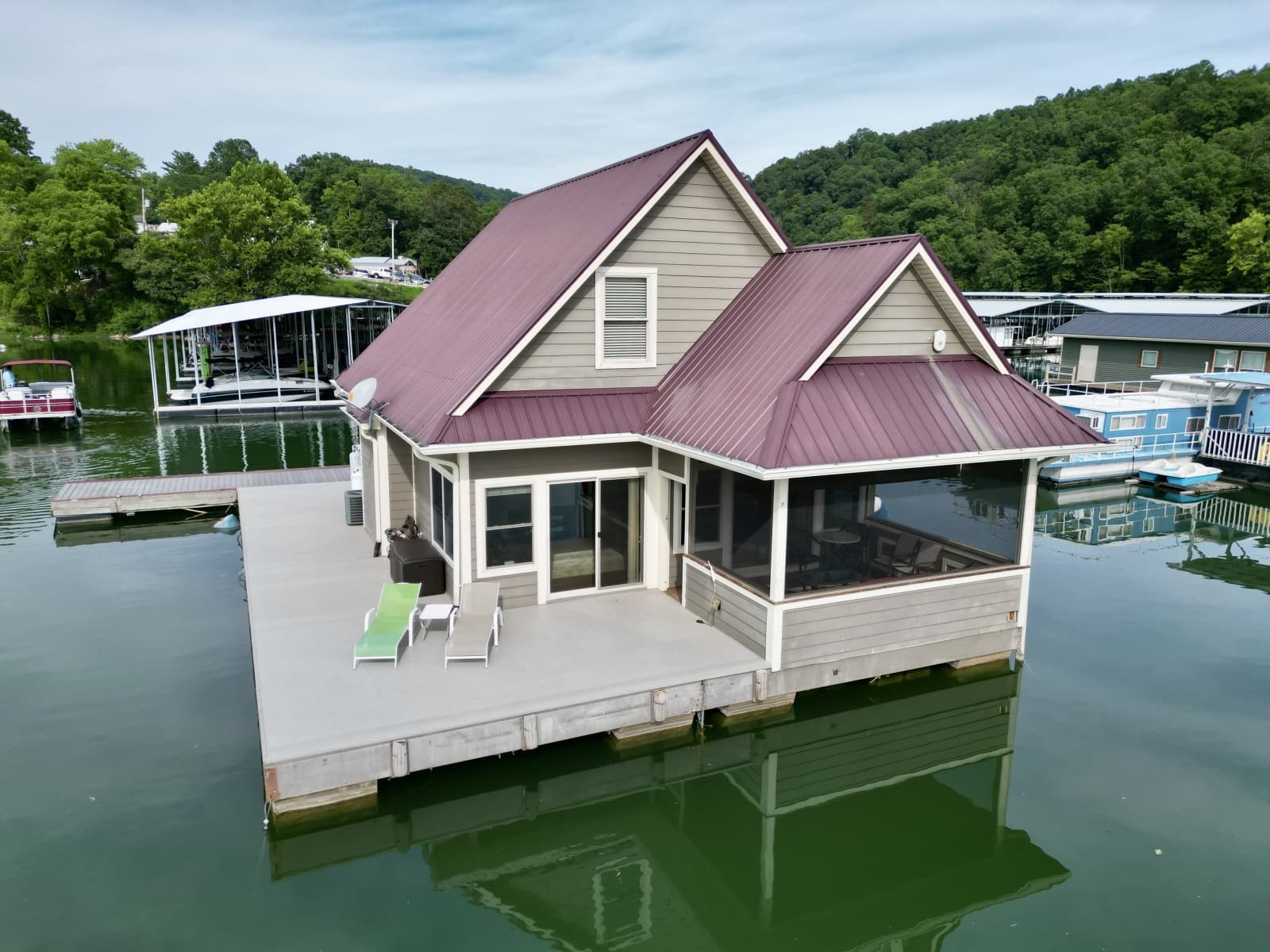 2010 Custom Floating Cabin - Approx 1340sqft