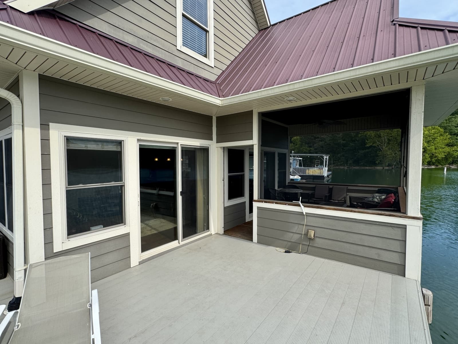 2010 Custom Floating Cabin - Approx 1340sqft