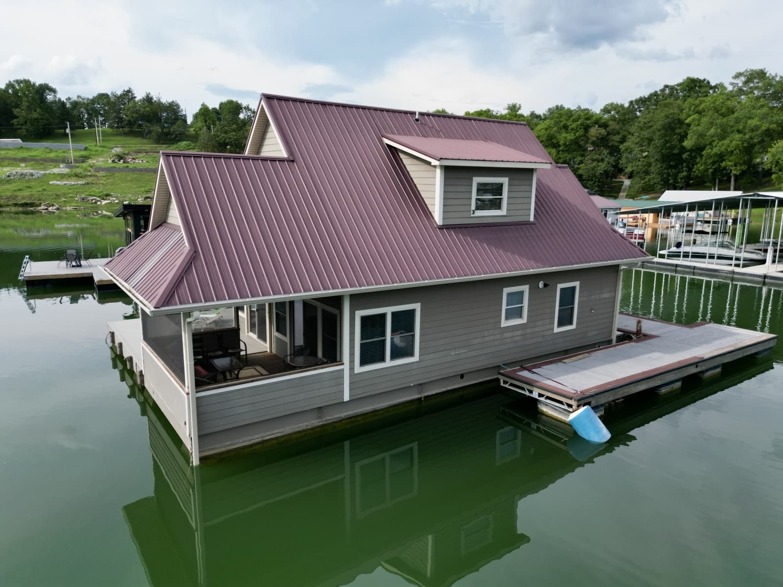 2010 Custom Floating Cabin - Approx 1340sqft