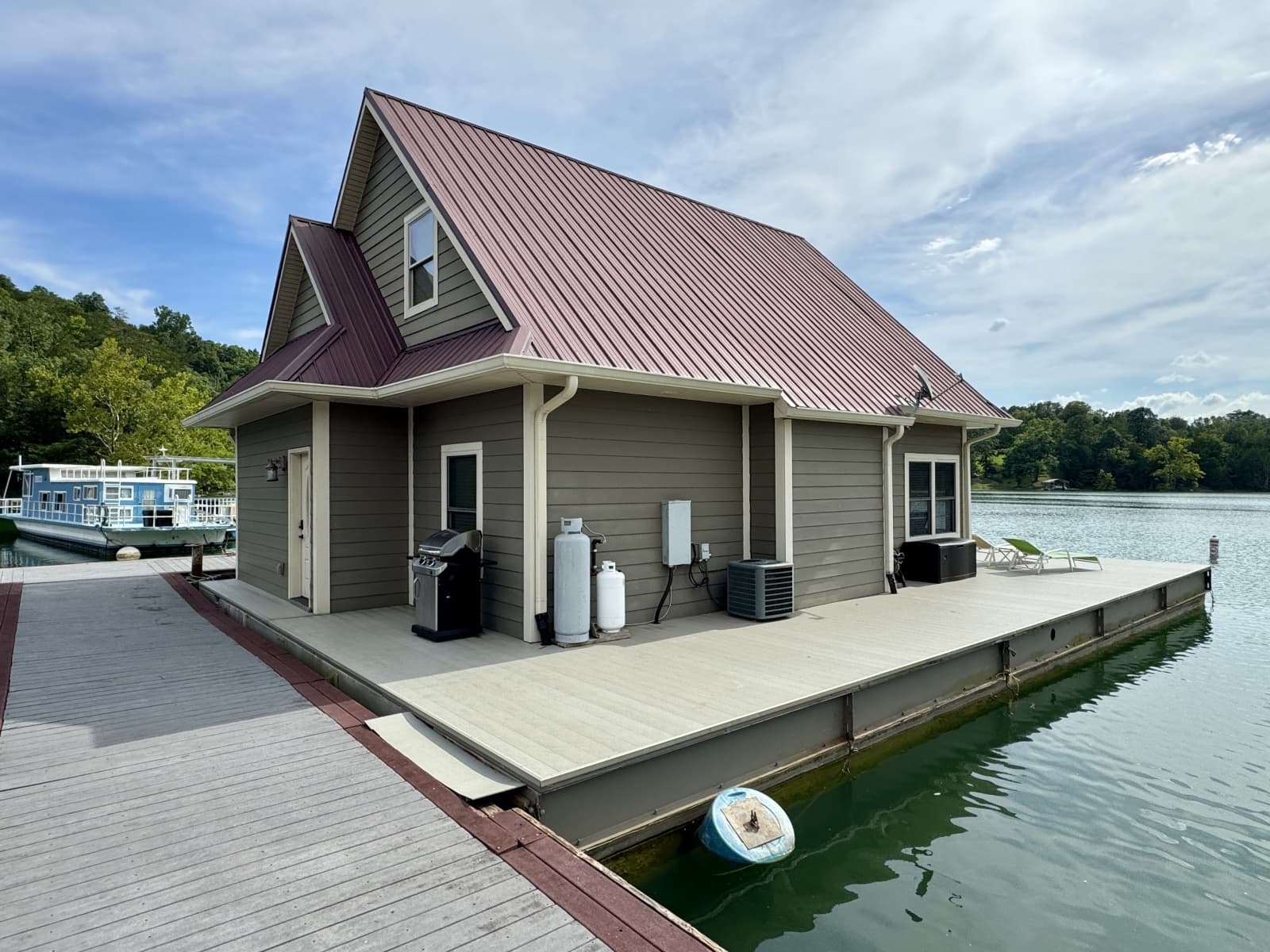 2010 Custom Floating Cabin - Approx 1340sqft