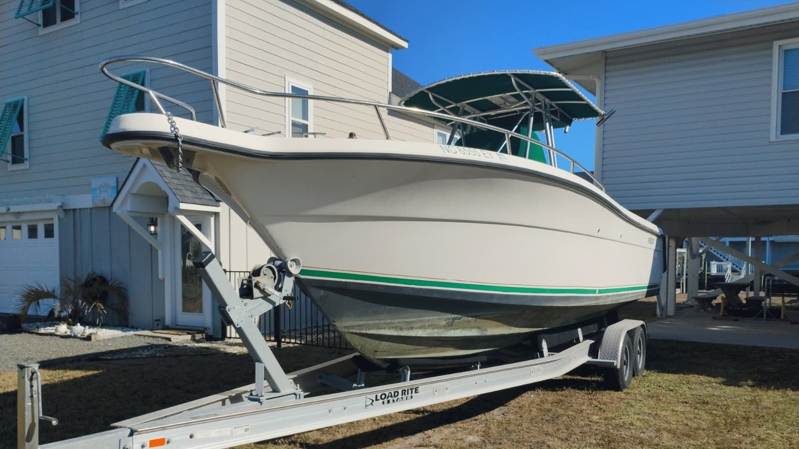 2001 Pursuit 2670 Cuddy Console