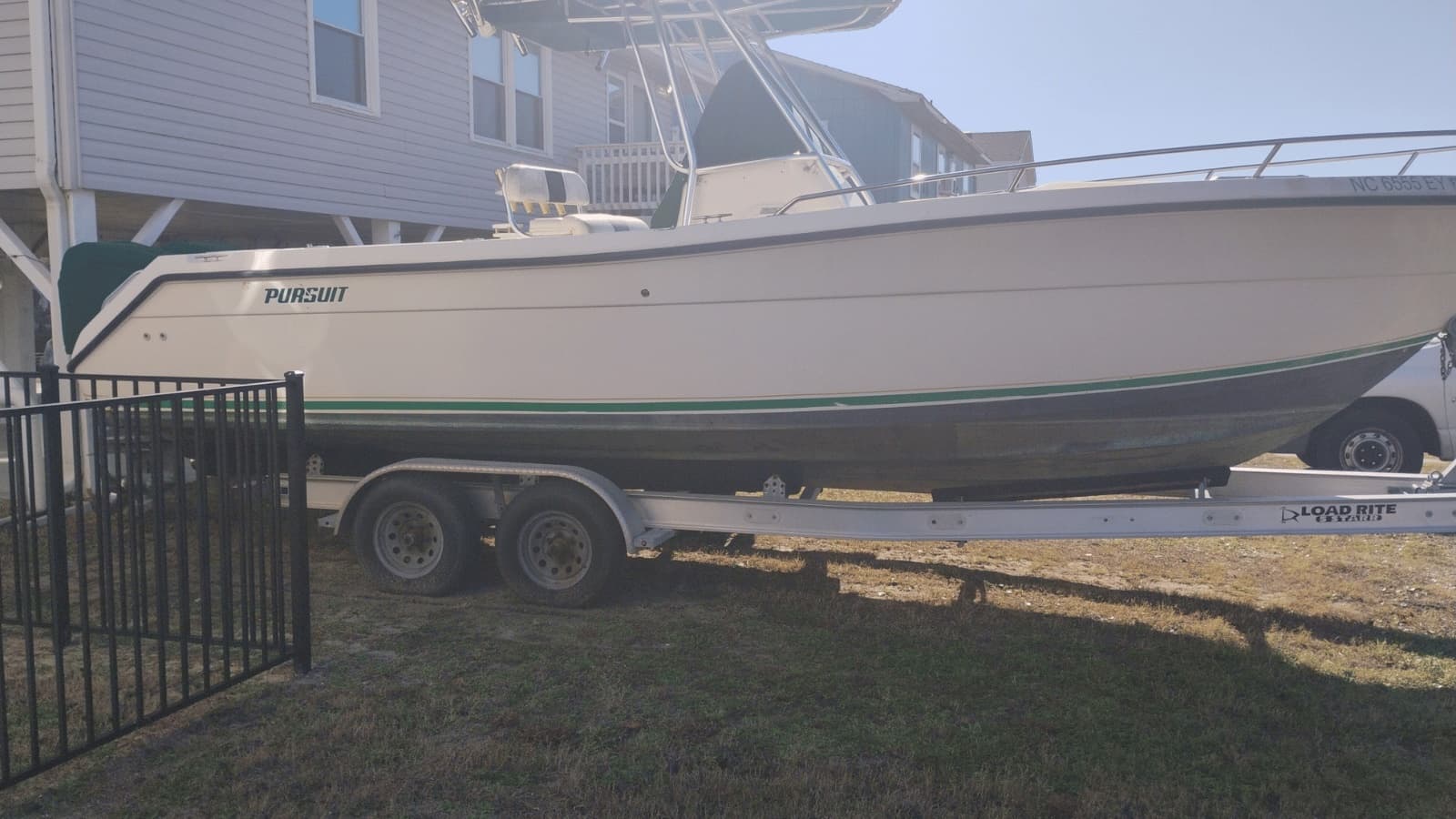 2001 Pursuit 2670 Cuddy Console