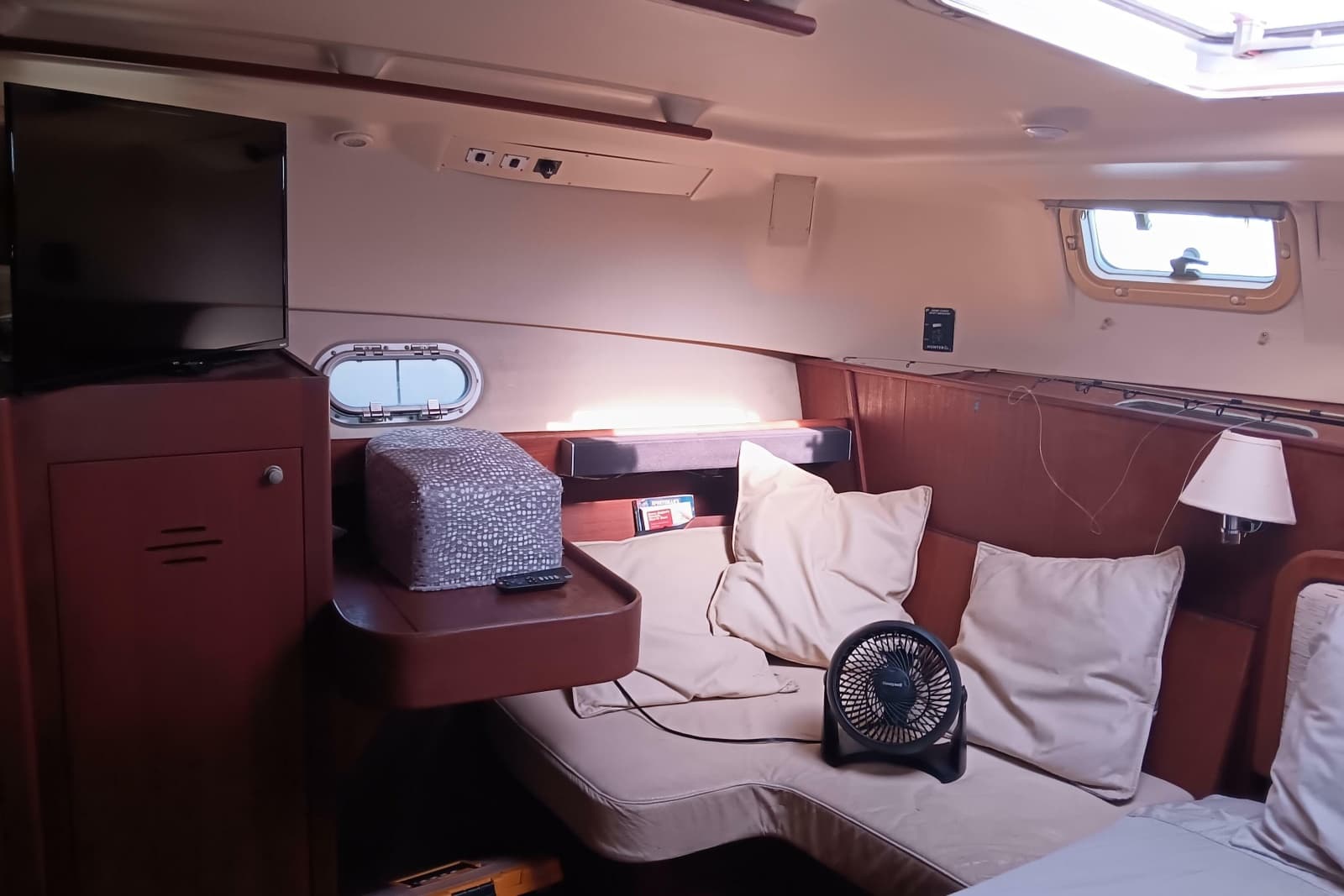 1998 Hunter Passage 450