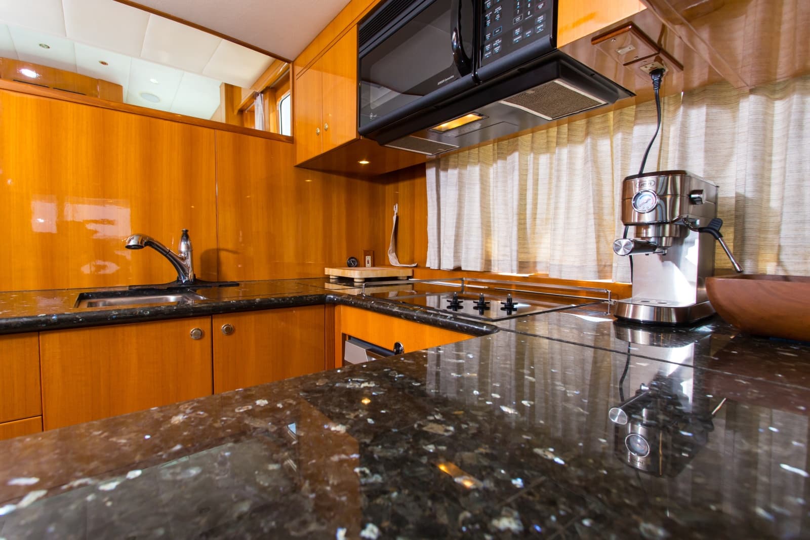 2003 Jefferson 57 Pilothouse