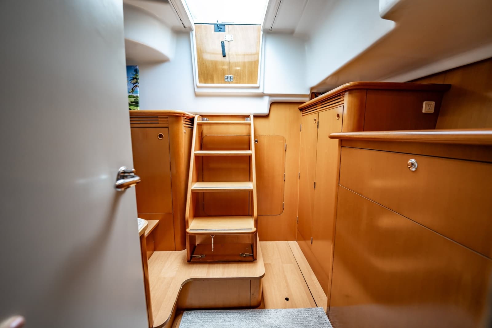 2005 Lagoon Power 43