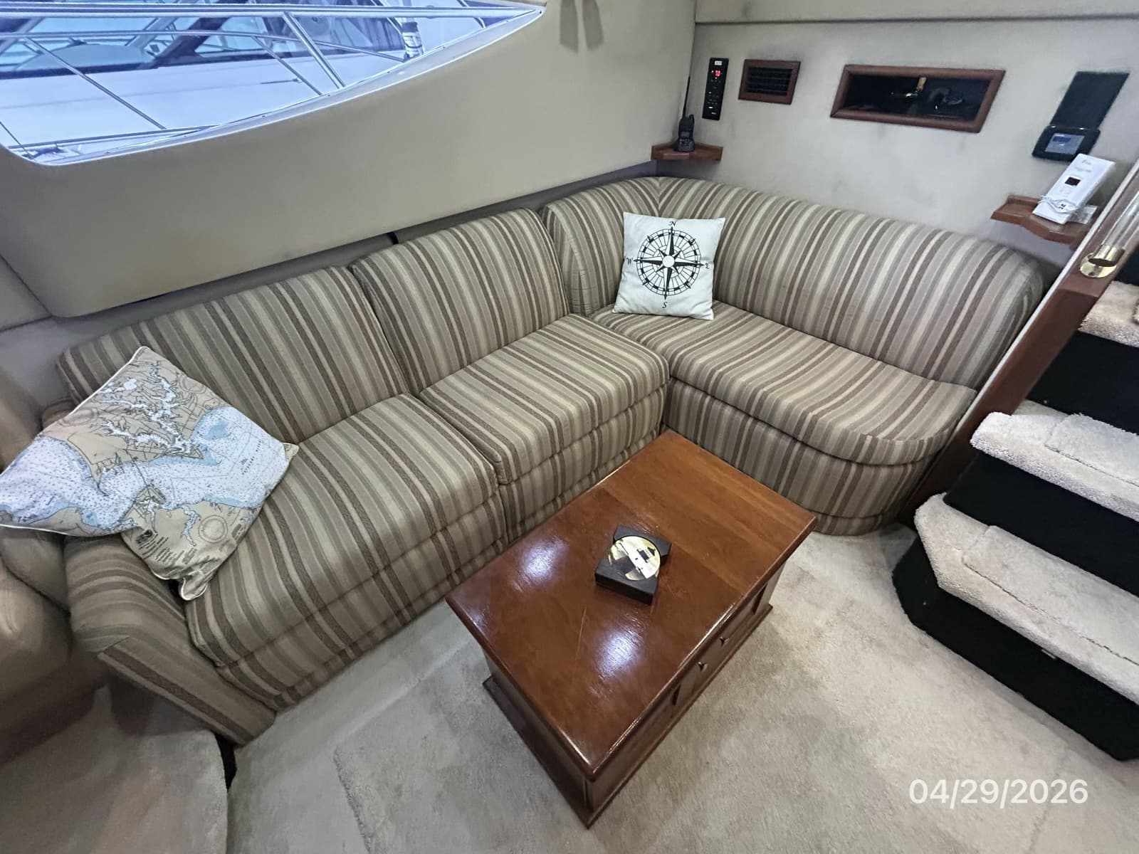 44' Cruisers salon starboard aft seating