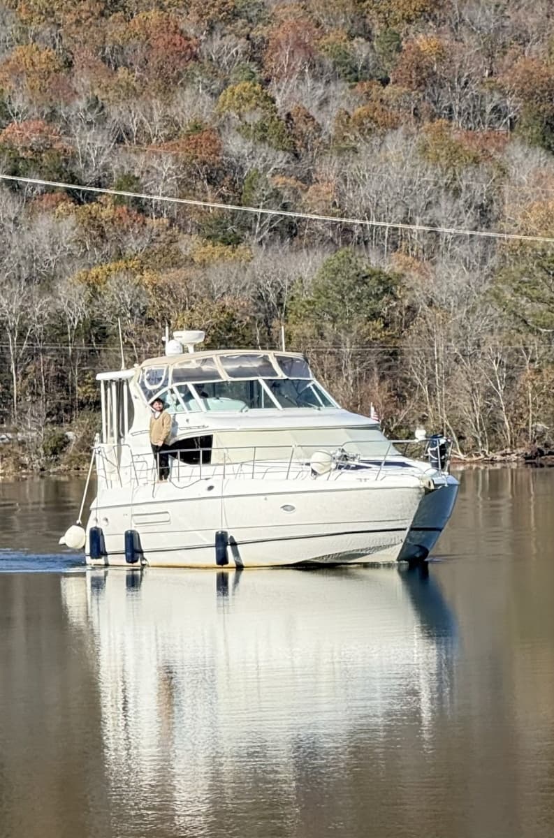 2000 Cruisers Yachts 4450