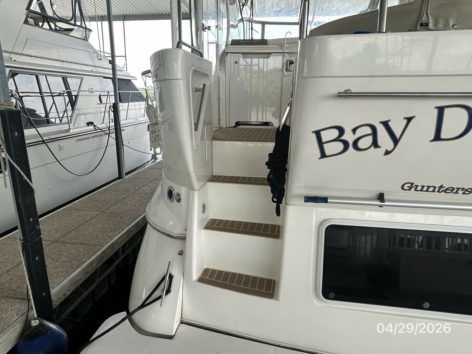 44' Cruisers sundeck-swimplatform stairs