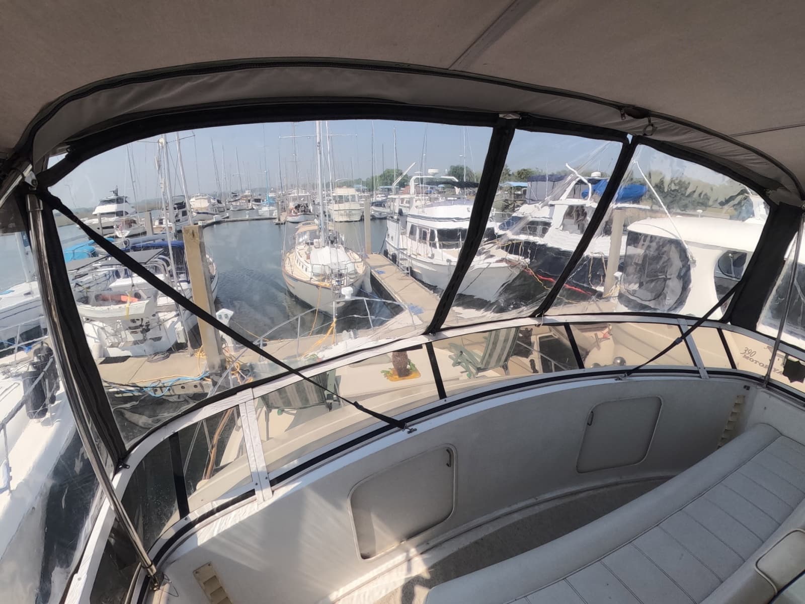 2000 Carver 406 Motor Yacht