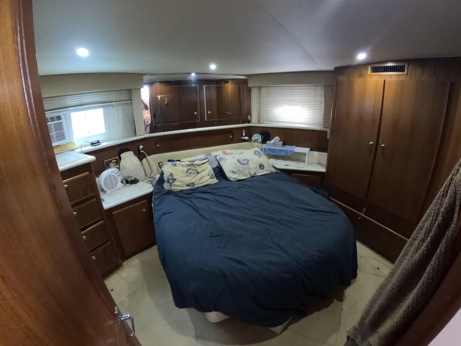 2000 Carver 406 Motor Yacht