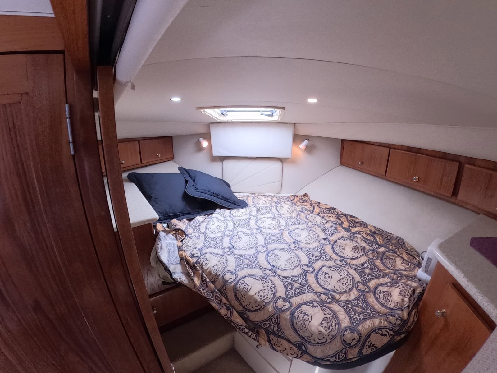 2000 Carver 406 Motor Yacht