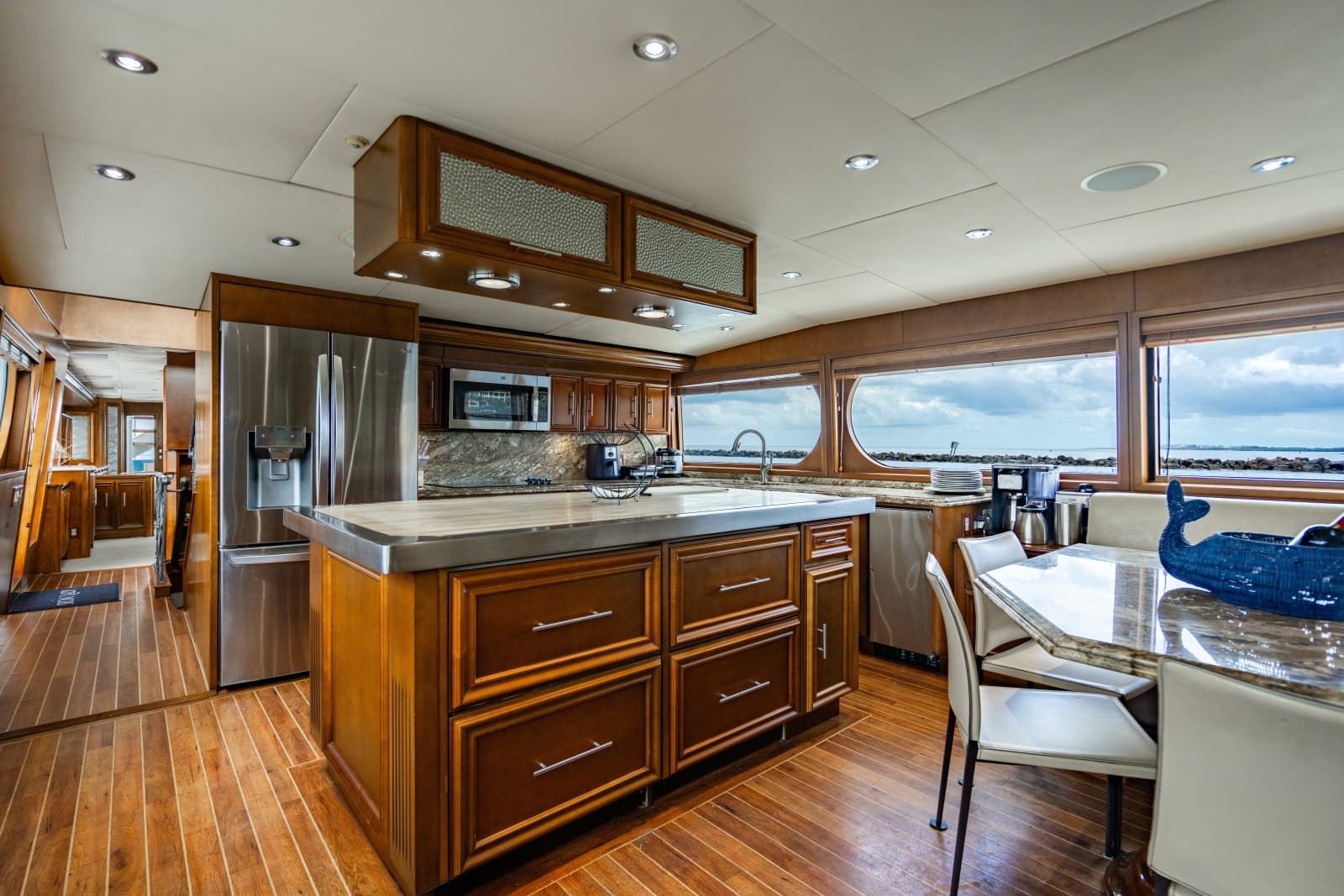 2006 Broward Raised Pilothouse