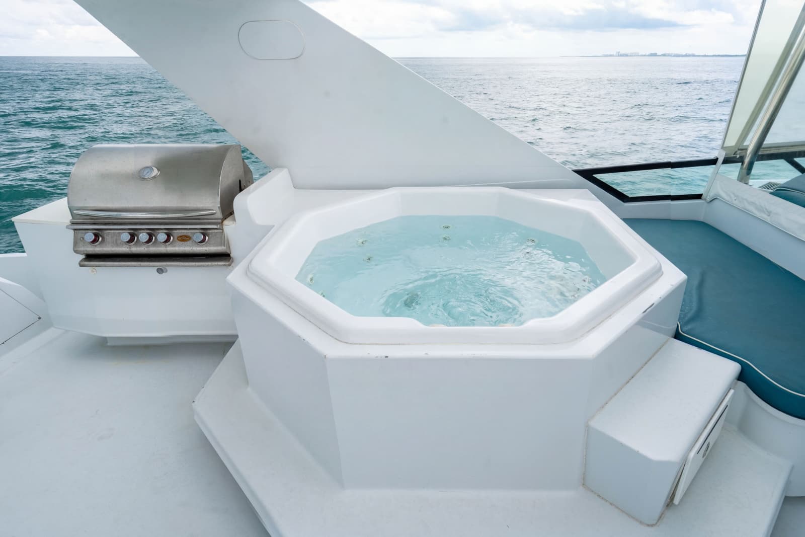 2006 Broward Raised Pilothouse