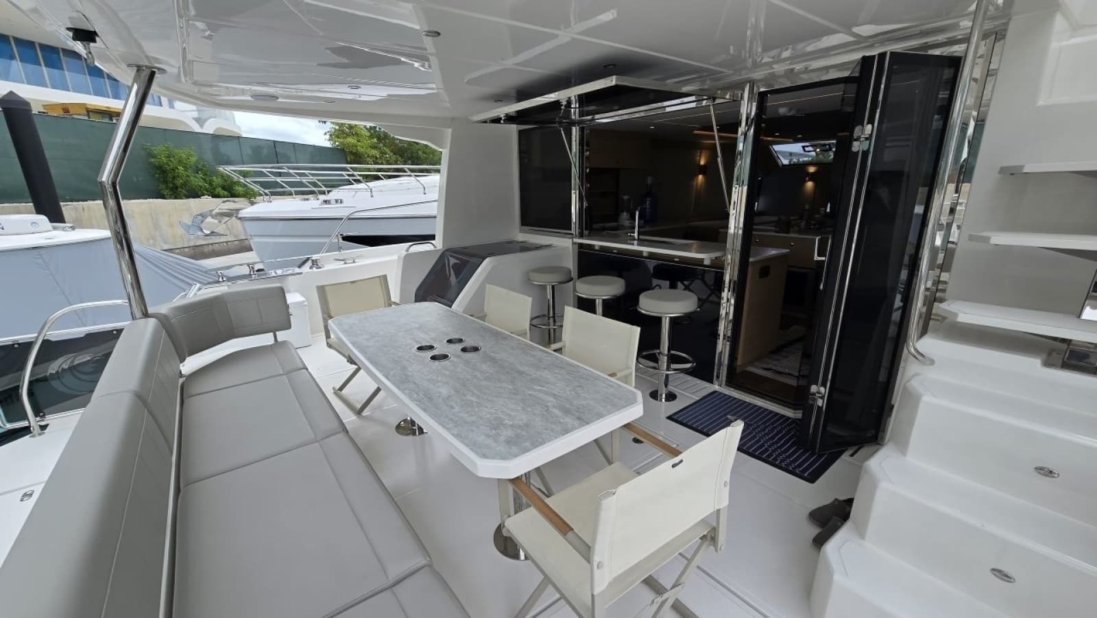 2025 Aquila 54 YACHT