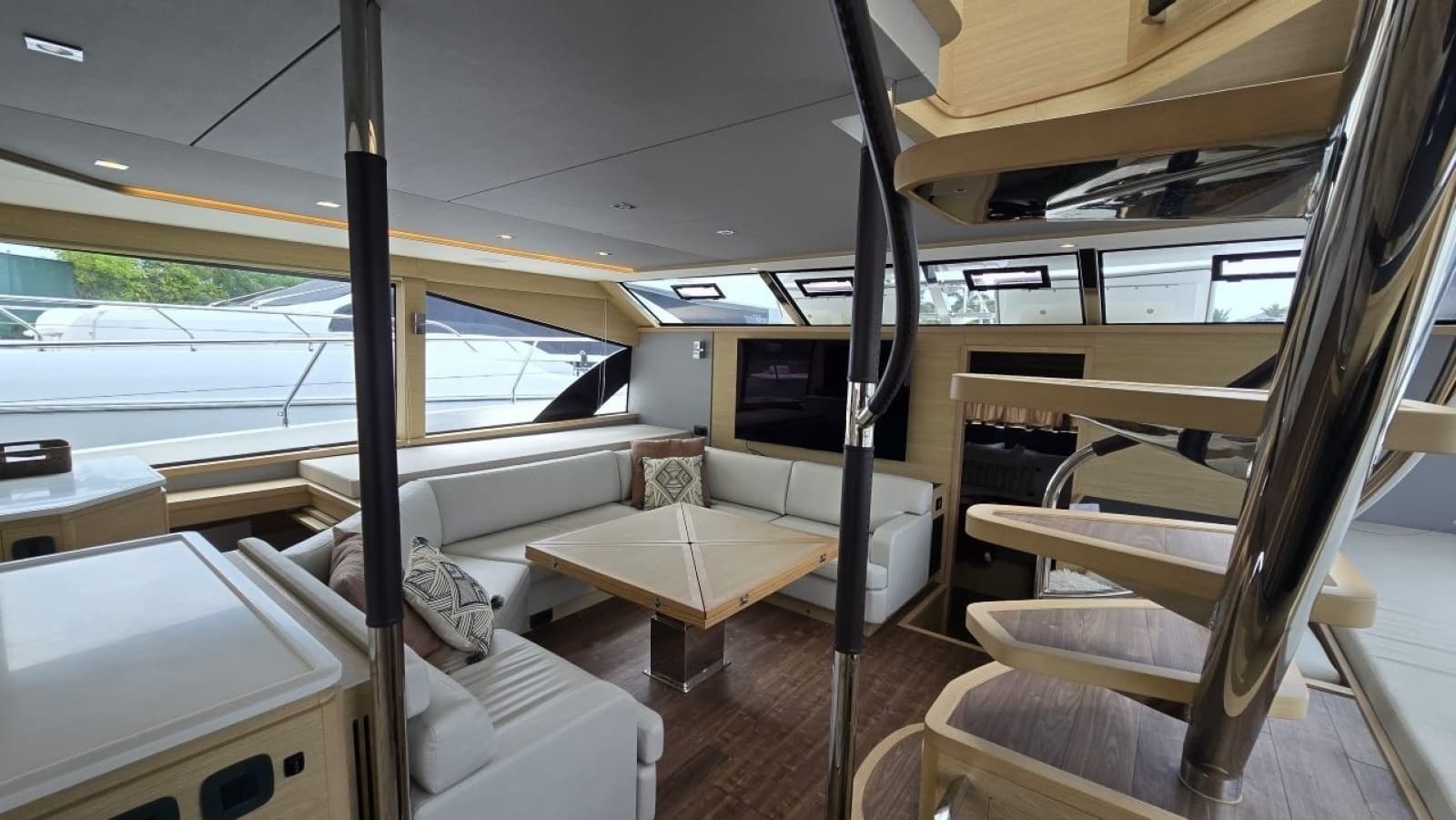 2025 Aquila 54 YACHT