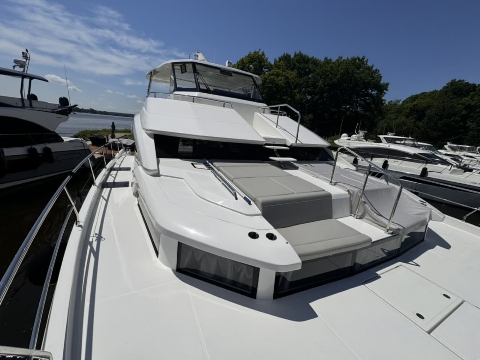2024 Aquila 54 YACHT