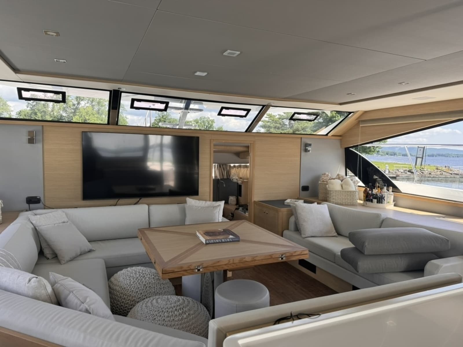 2024 Aquila 54 YACHT