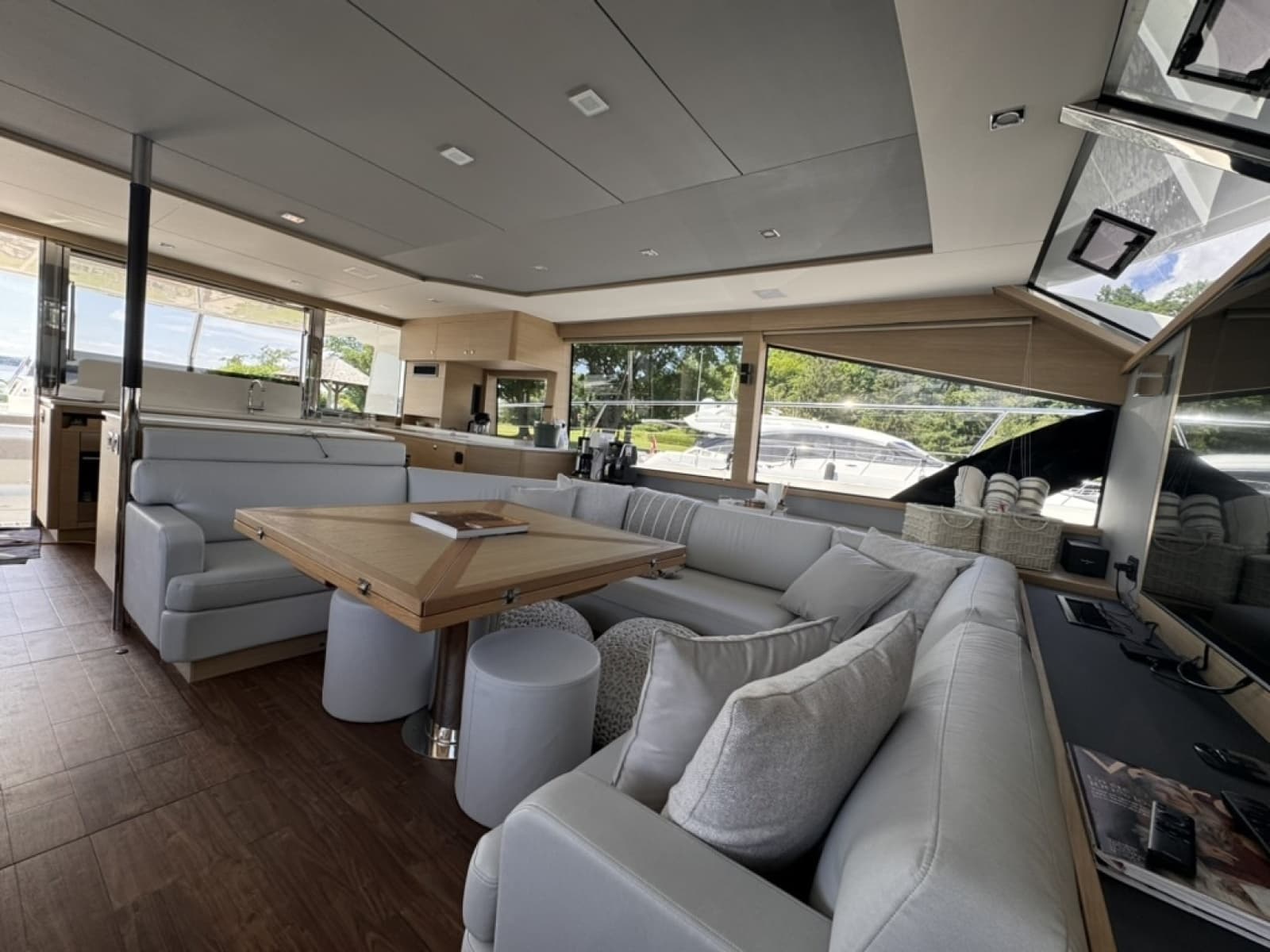 2024 Aquila 54 YACHT