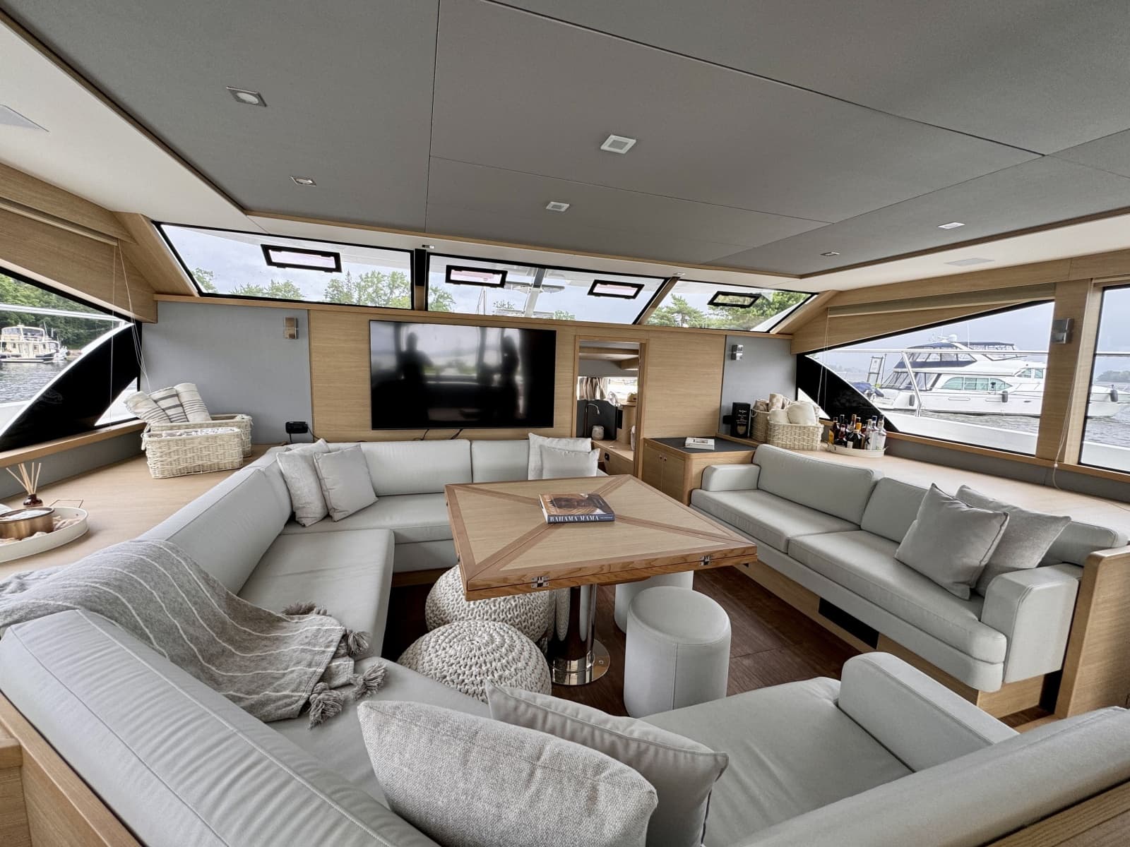 2024 Aquila 54 YACHT