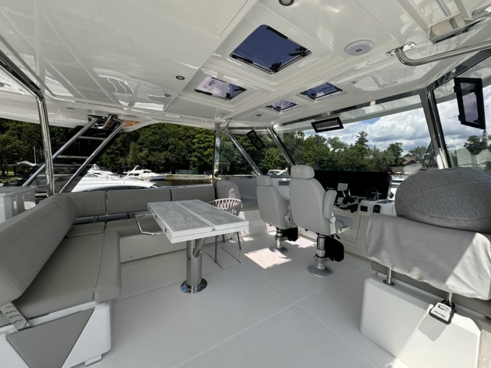 2024 Aquila 54 YACHT