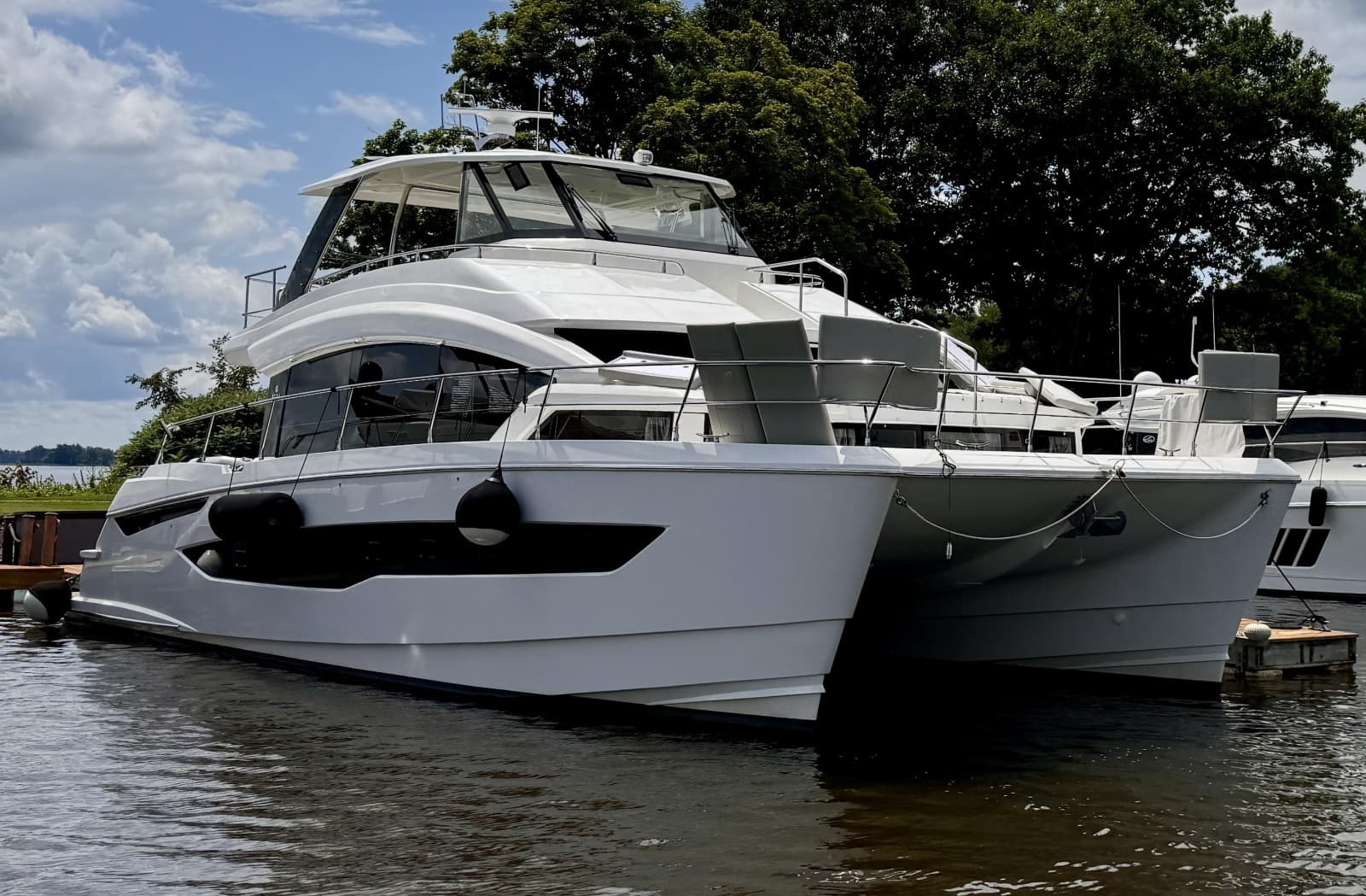 2024 Aquila 54 YACHT