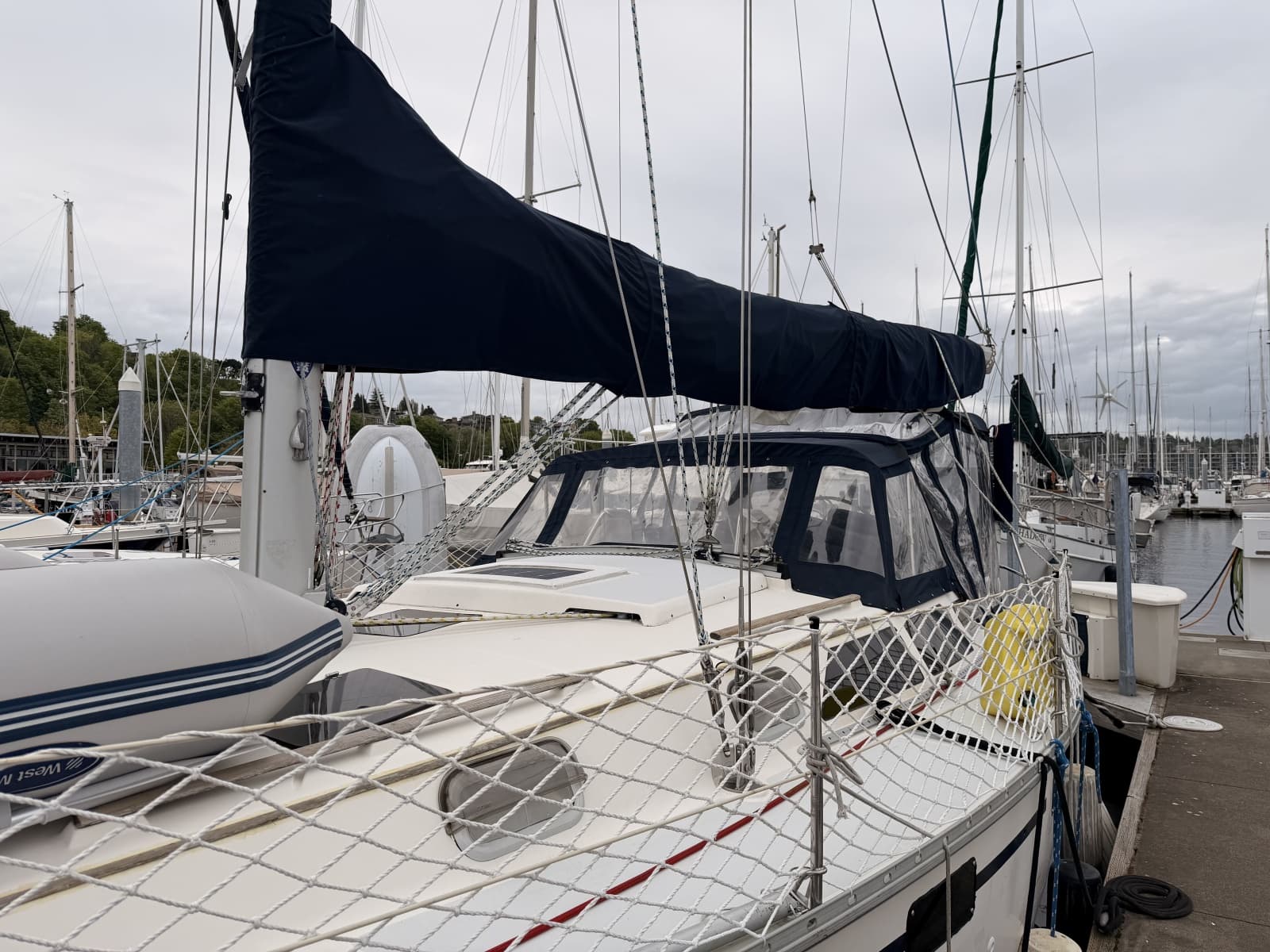 Hunter 37.5 mid-deck
