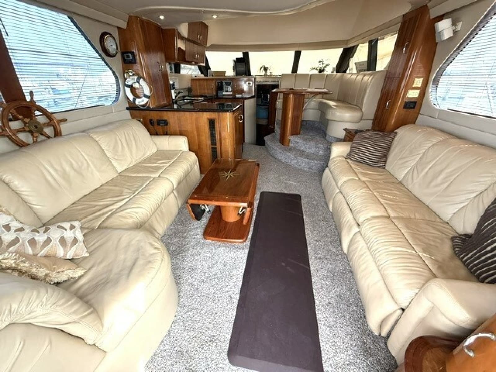 2005 Carver 46 Voyager