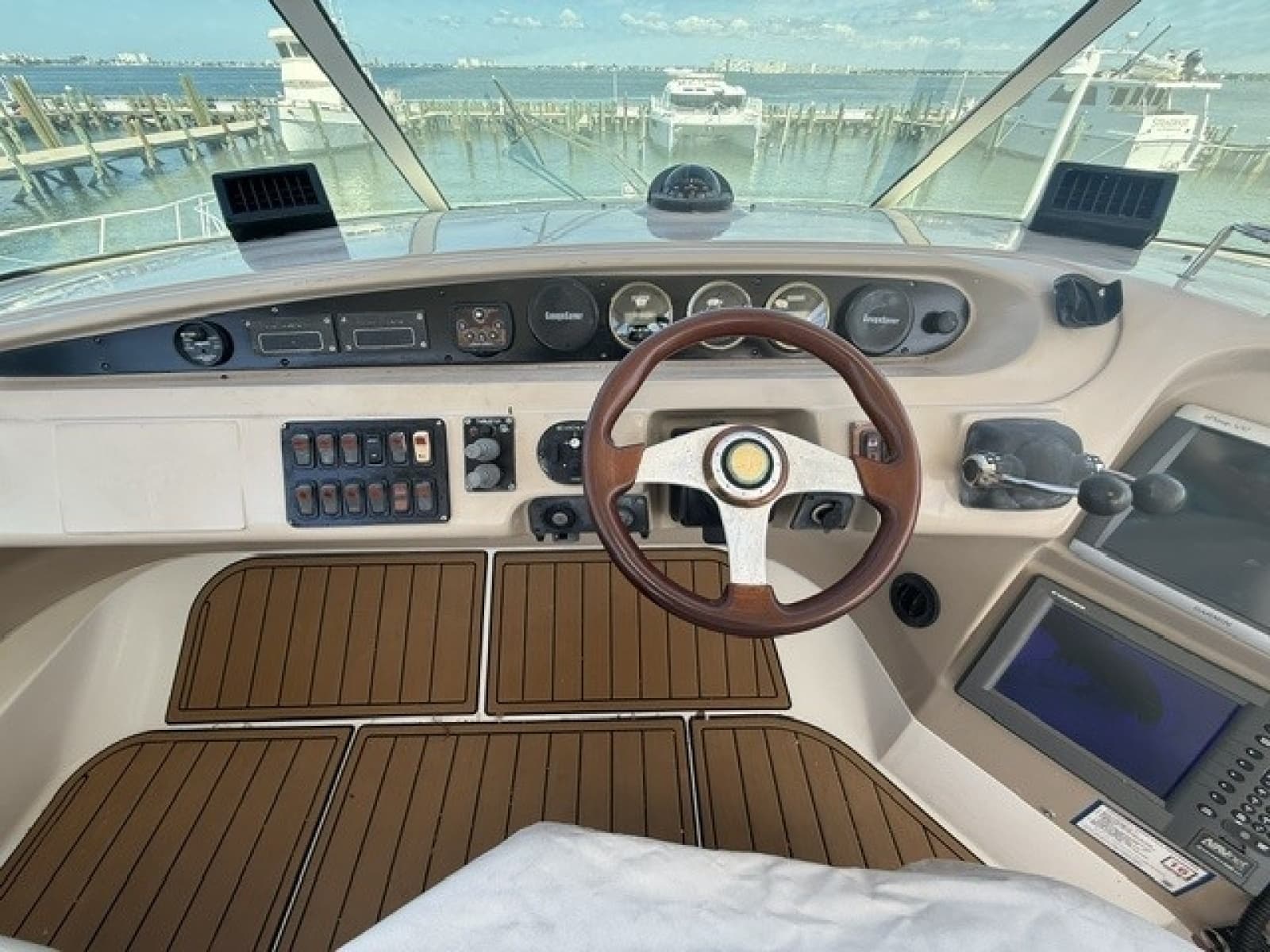 2005 Carver 46 Voyager