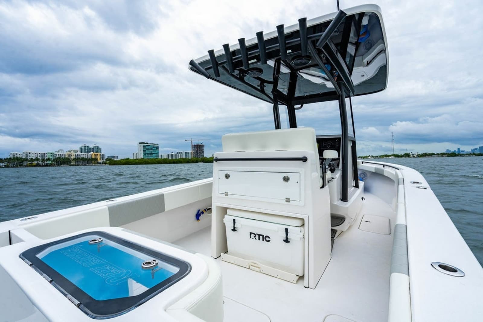 2027 Reef Runner 280