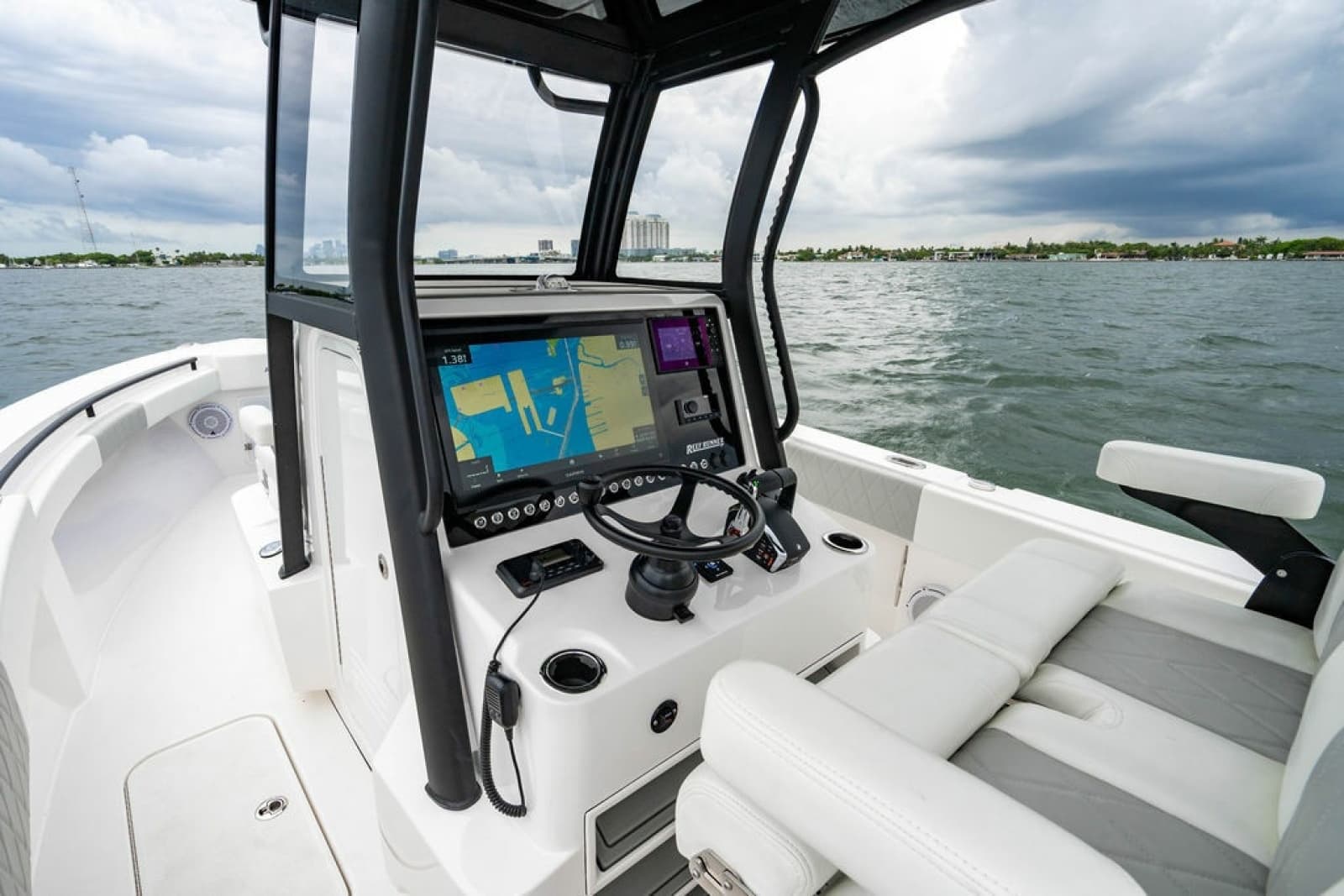 2027 Reef Runner 280