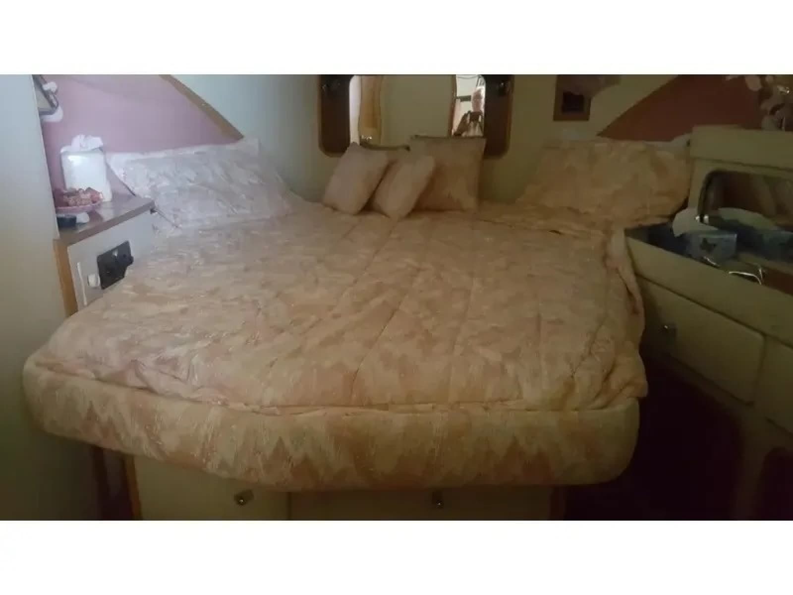 1989 Chris-Craft Catalina 381