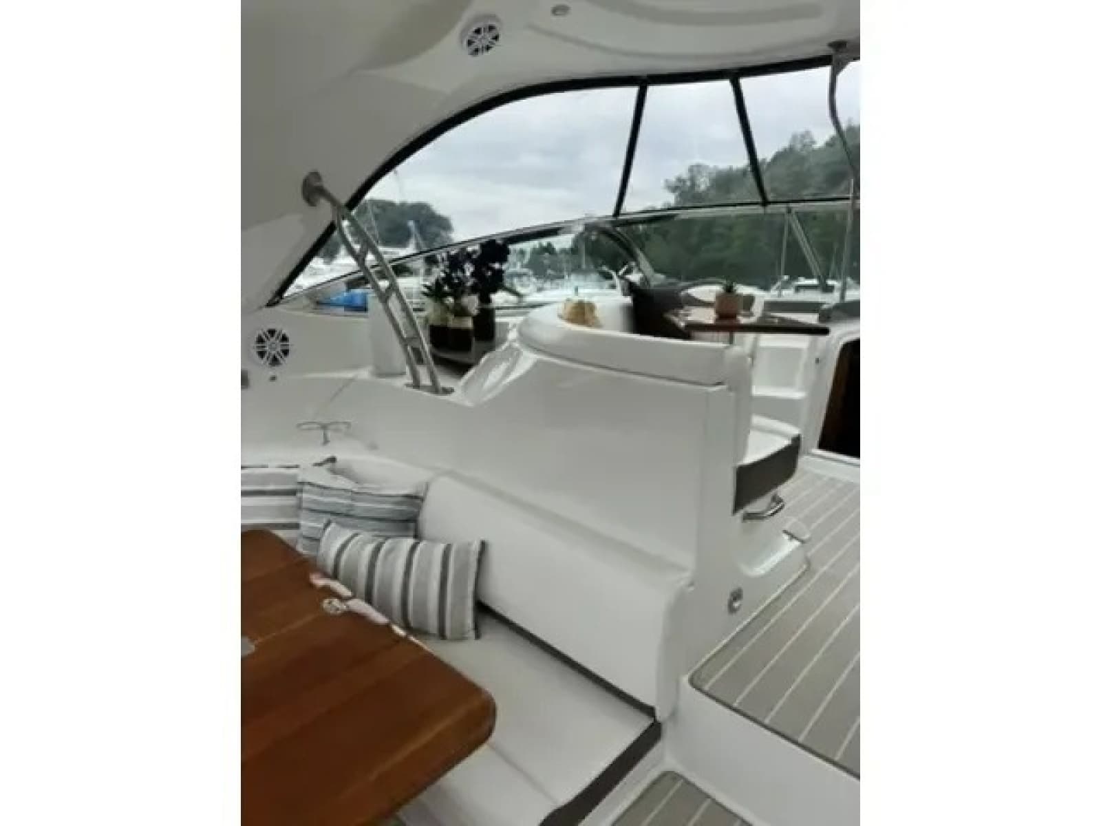 2008 Cruisers Yachts 460 Express