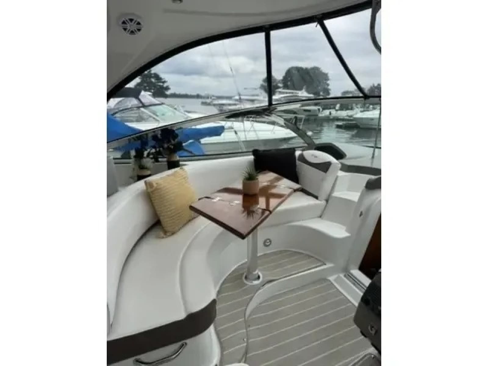 2008 Cruisers Yachts 460 Express