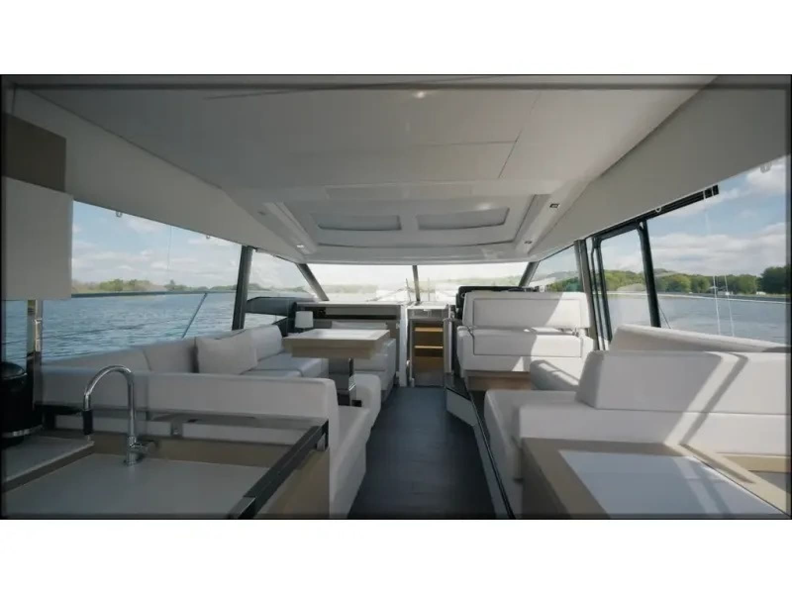 2018 Prestige 520S