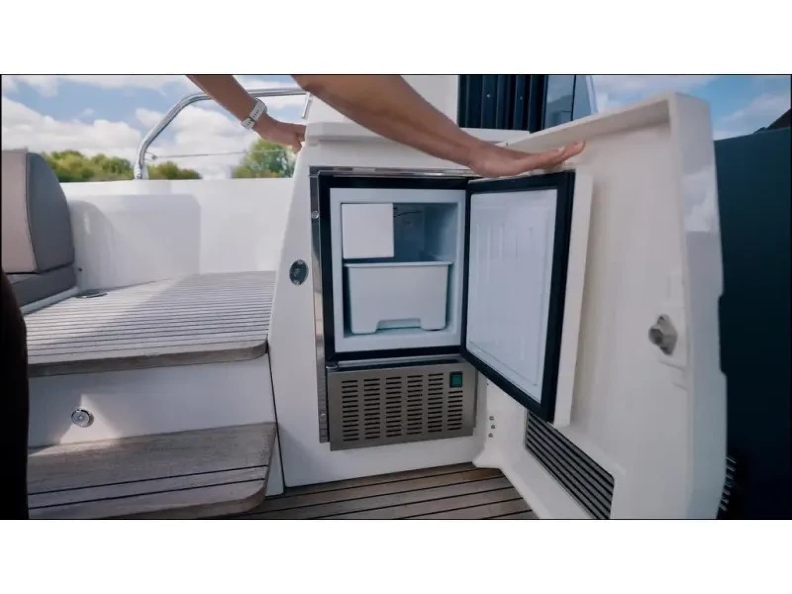 2018 Prestige 520S