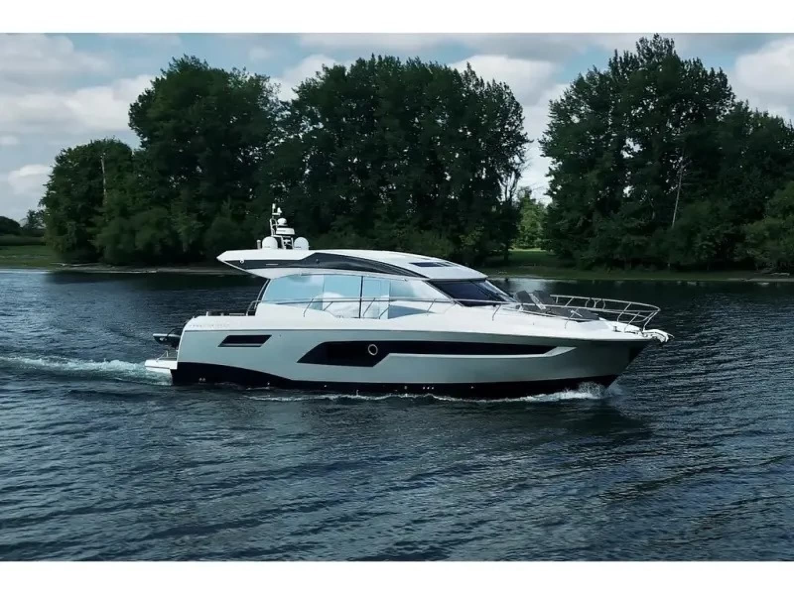 2018 Prestige 520S